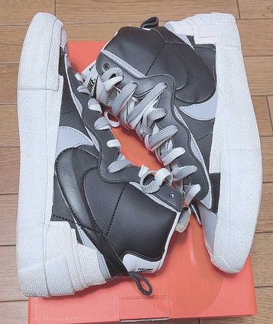 sacai × NIKE BLAZER MID "BLACK/WOLF GREY/WHITE"