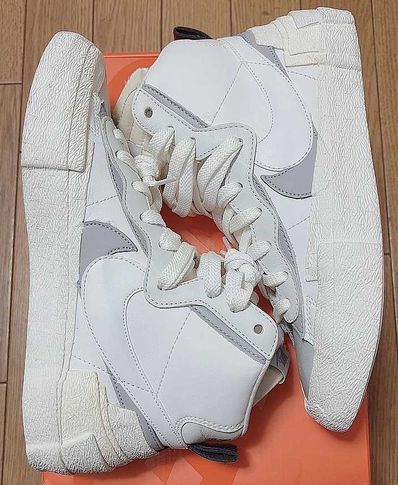 sacai × NIKE BLAZER MID "WHITE/WOLF GREY"