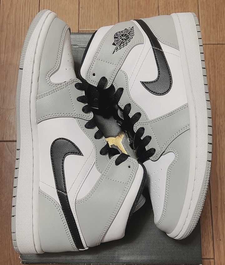 Nike Air Jordan 1 Mid "Light Smoke Grey/White/Black"