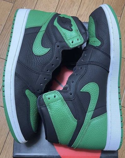 Nike Air Jordan 1 Retro High OG "Black/Pine Green" (2020)