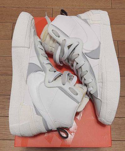 sacai × NIKE BLAZER MID "WHITE/WOLF GREY"