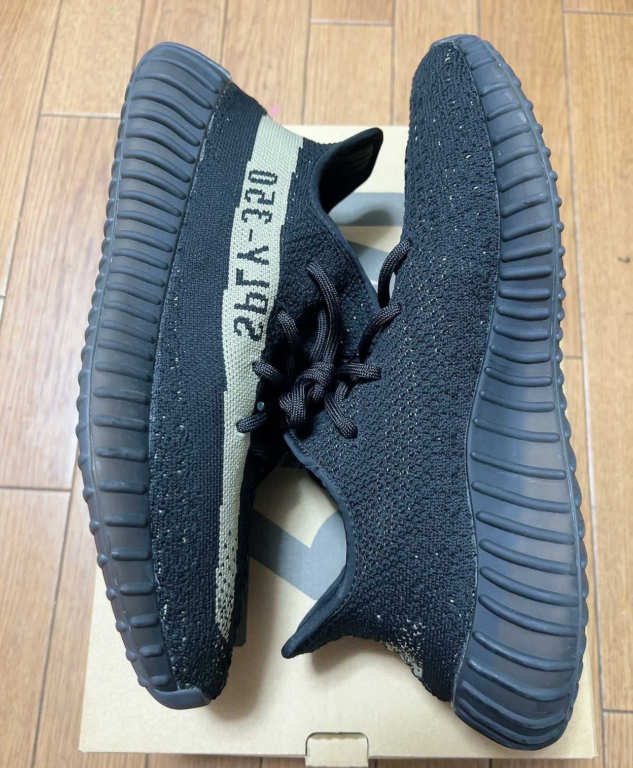adidas YEEZY Boost 350 V2 "Core Black Green"