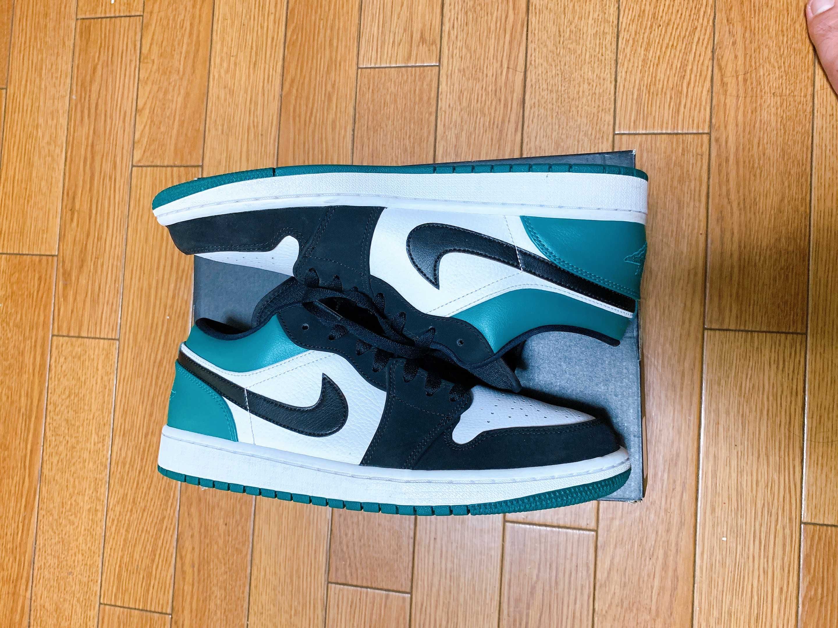 Nike Air Jordan 1 Low "White Black Mystic Green"