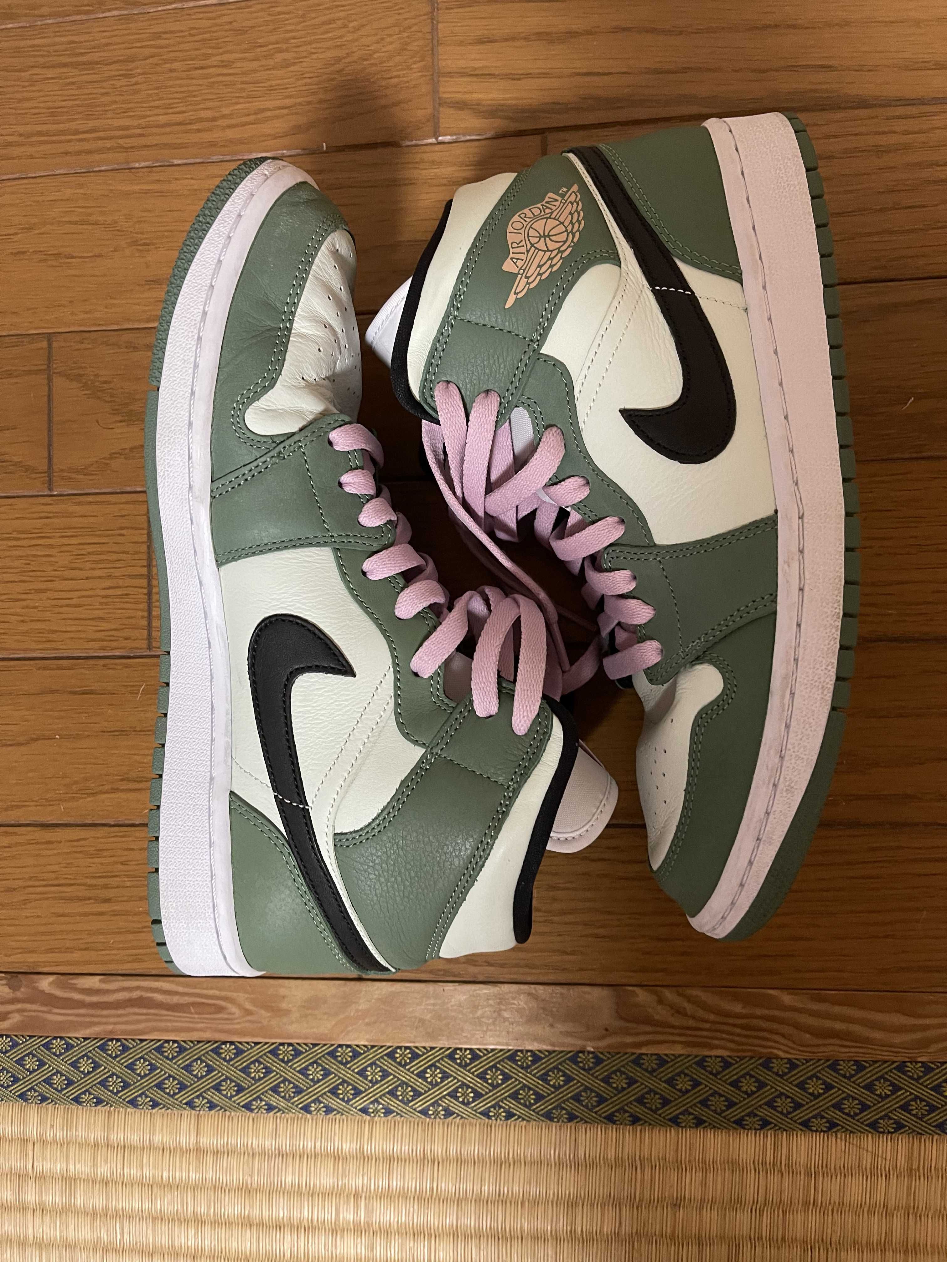 NIKE Women's AIR JORDAN 1 MID SE "DUTCH GREEN"