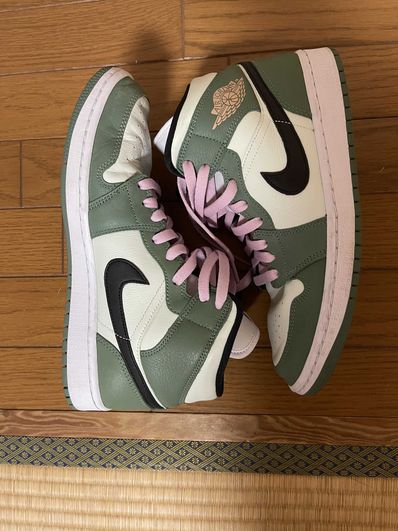 NIKE Women's AIR JORDAN 1 MID SE "DUTCH GREEN"