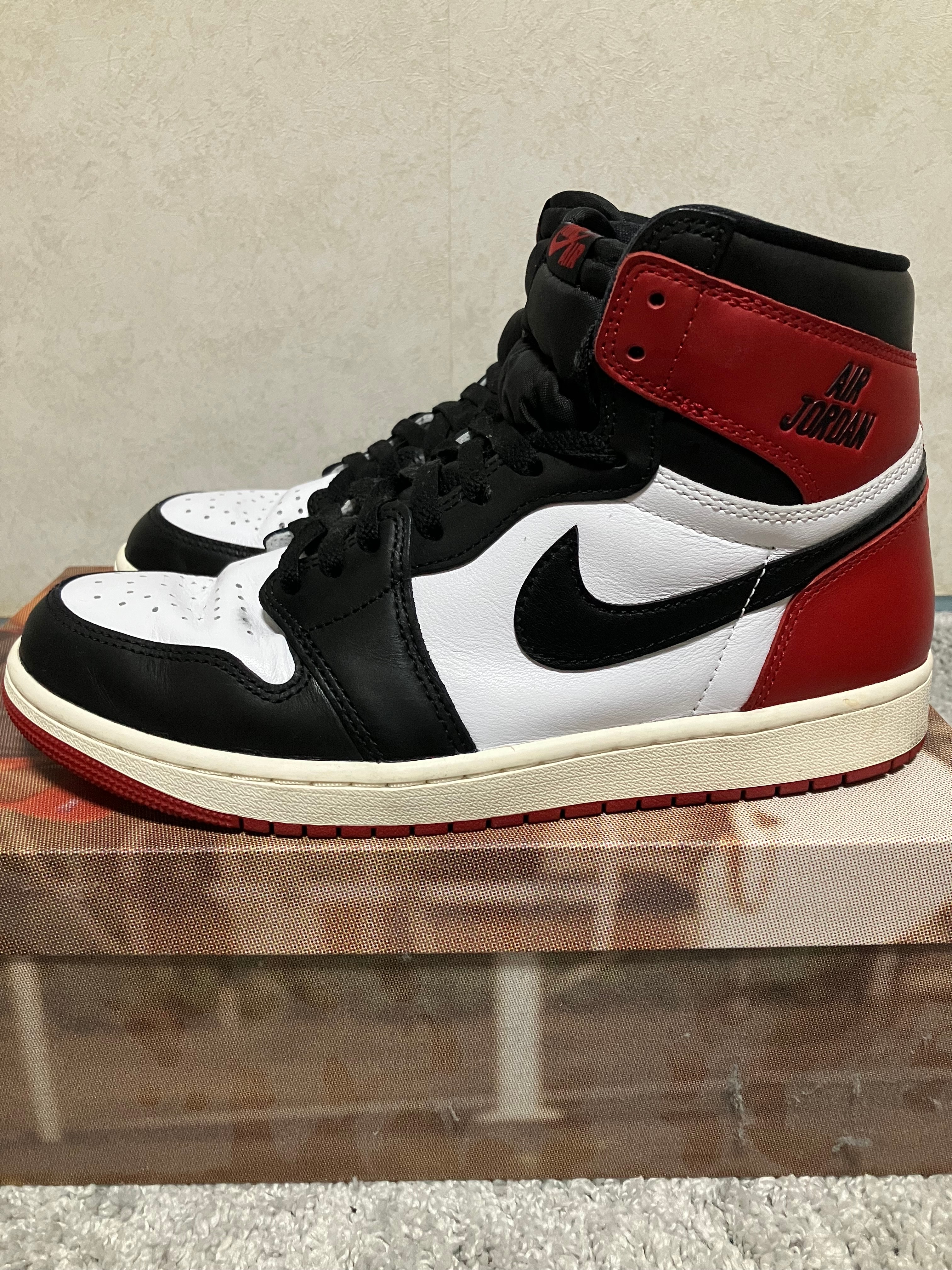 ナイキ エアジョーダン1 レトロ ハイ OG "ブラックトゥ リイマジンド"