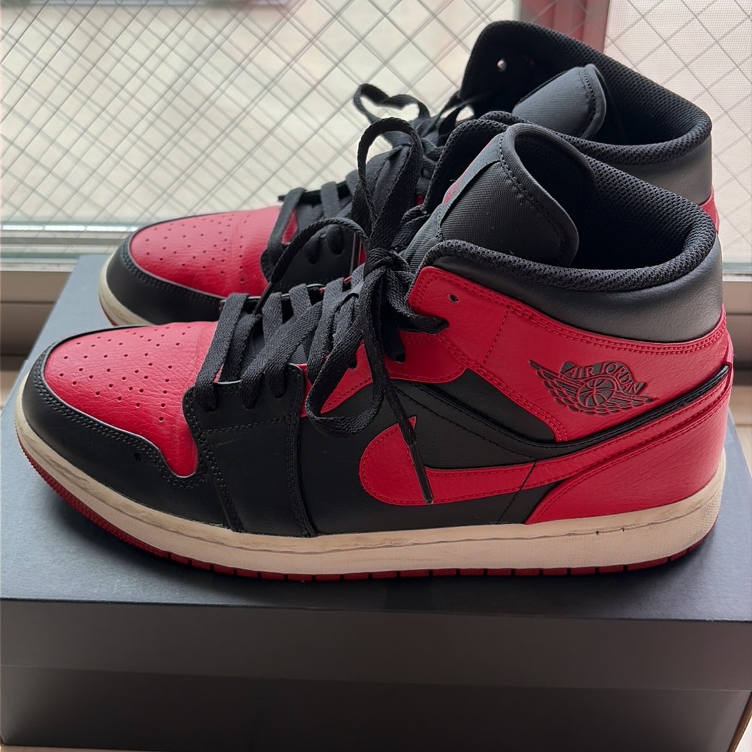 Nike Air Jordan 1 Mid "Bred"