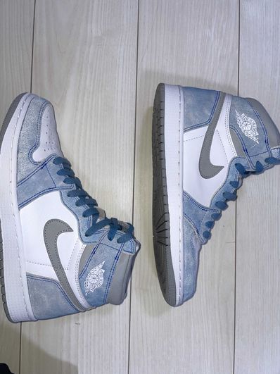 Nike Air Jordan 1 High OG "Hyper Royal"