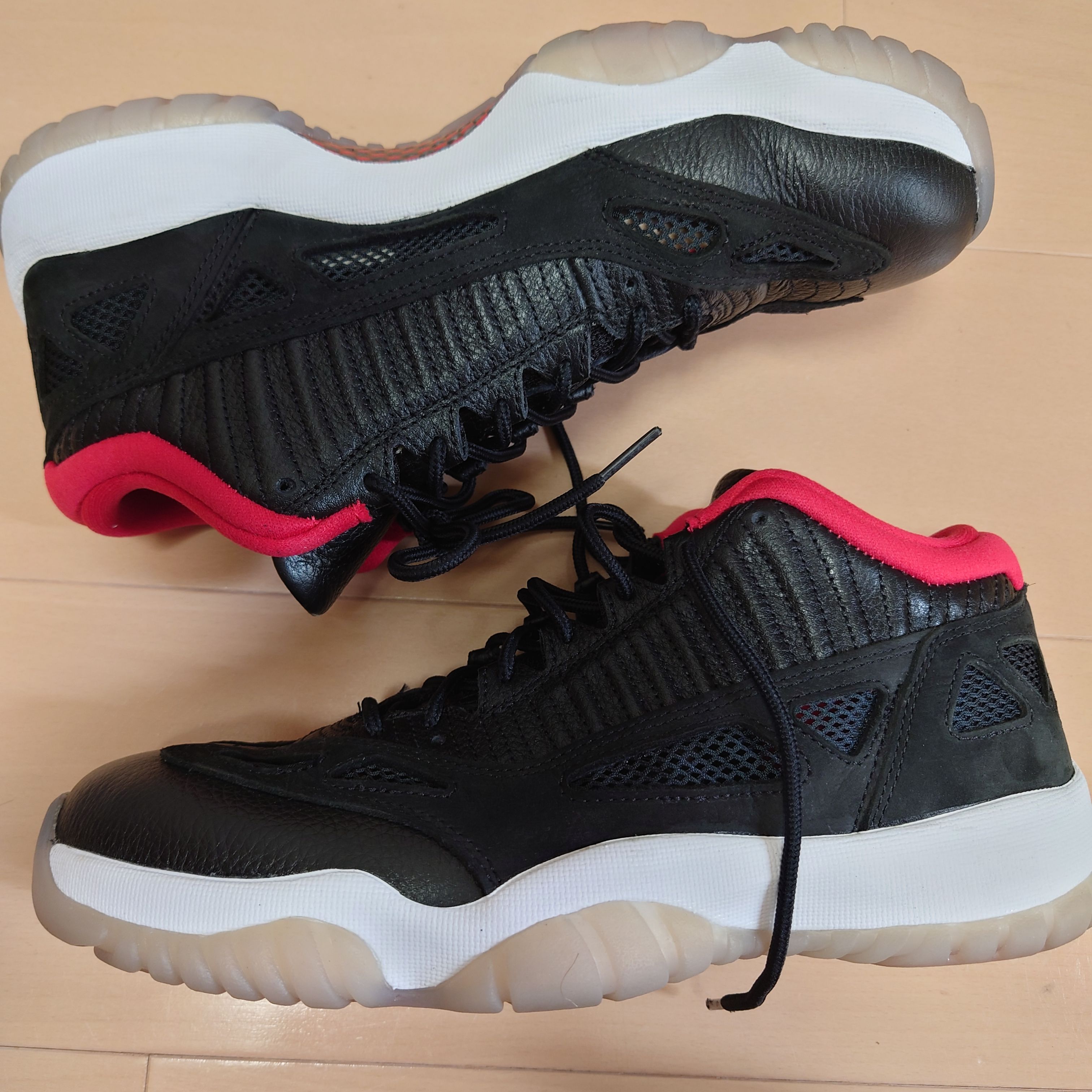 Air Jordan 11 Low IE "Bred"