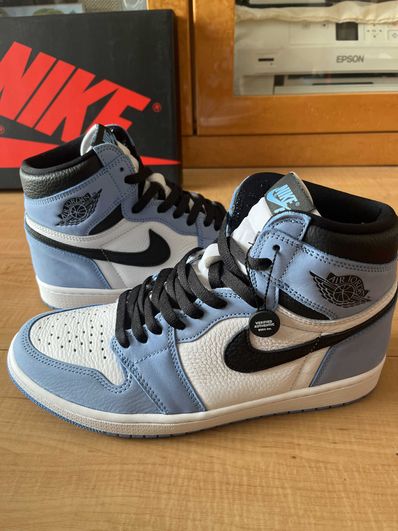 Nike Air Jordan 1 High OG "University Blue"