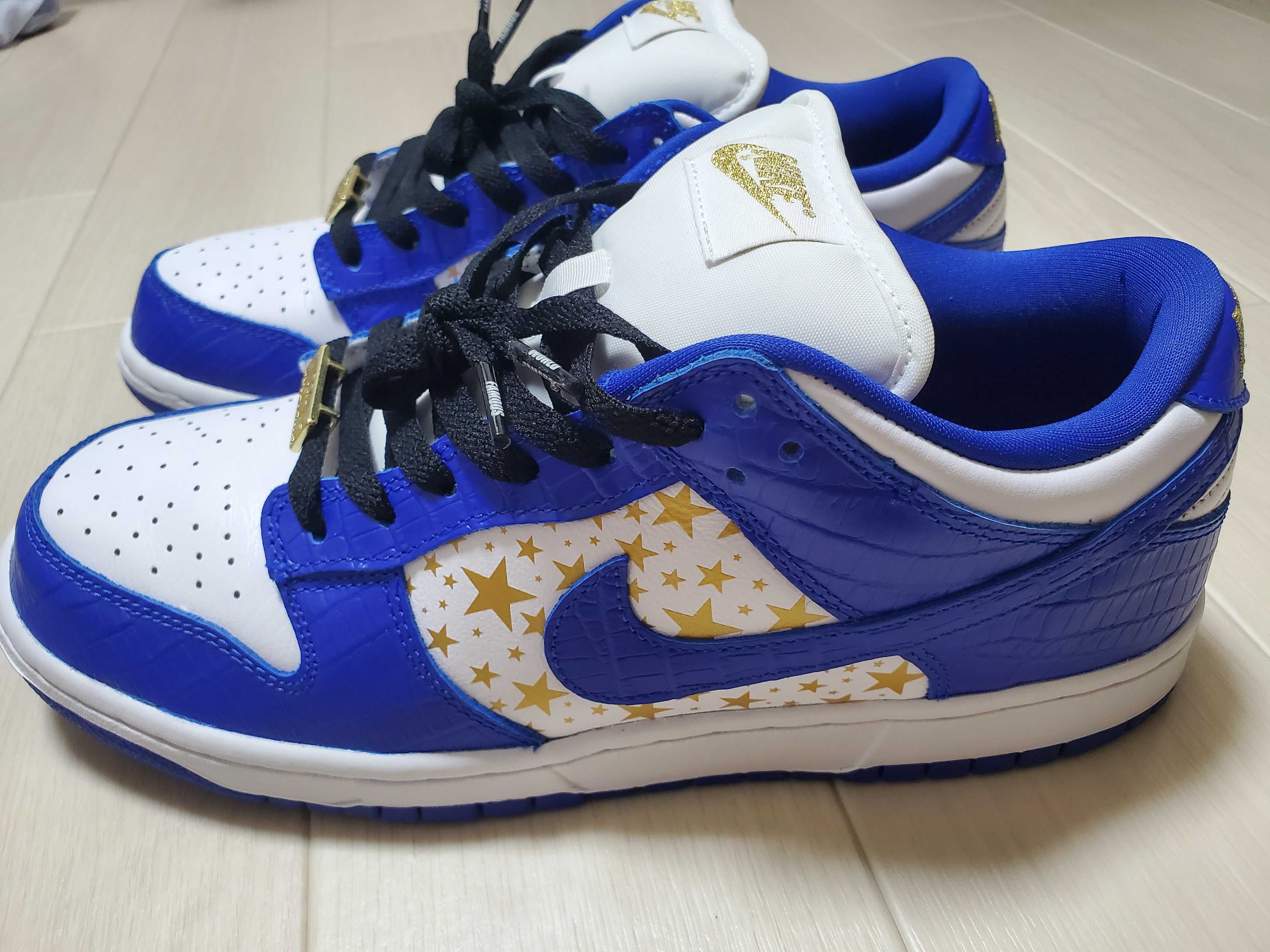 Supreme × Nike SB Dunk Low OG QS Gold Stars "White/Hyper Blue"
