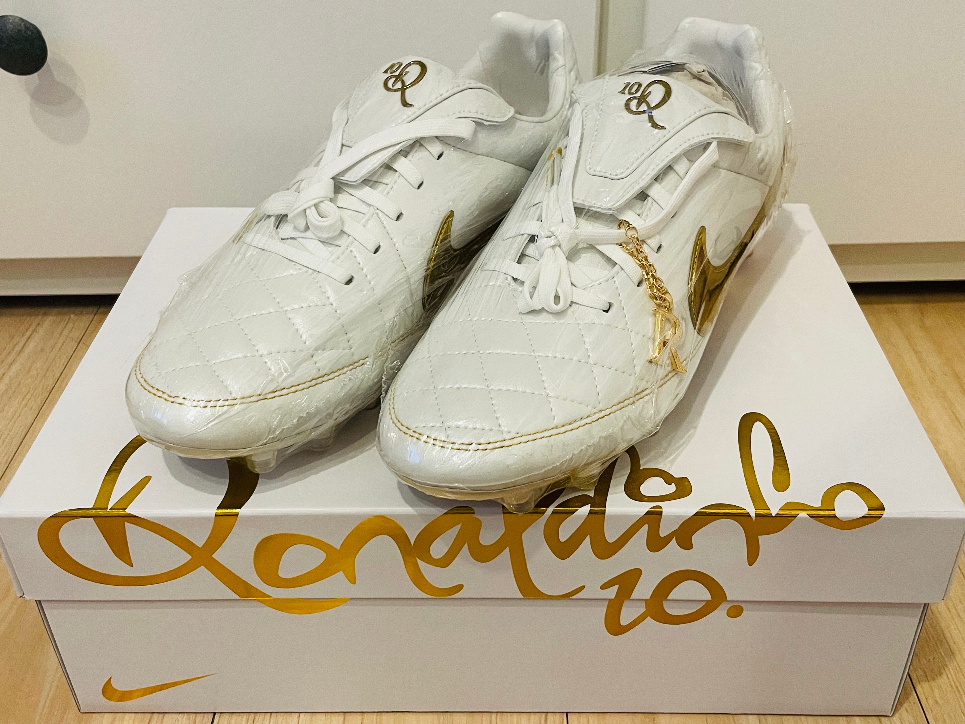Ronaldinho × Nike Tiempo Legend FG "Touch of Gold"
