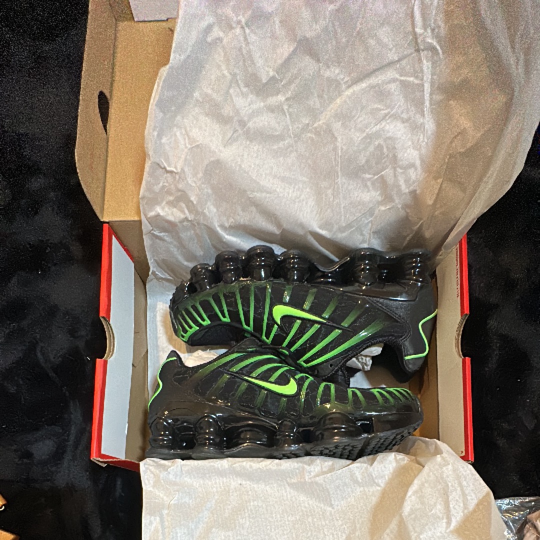 ナイキ ショックス TL "ブラック/グリーンストライク "