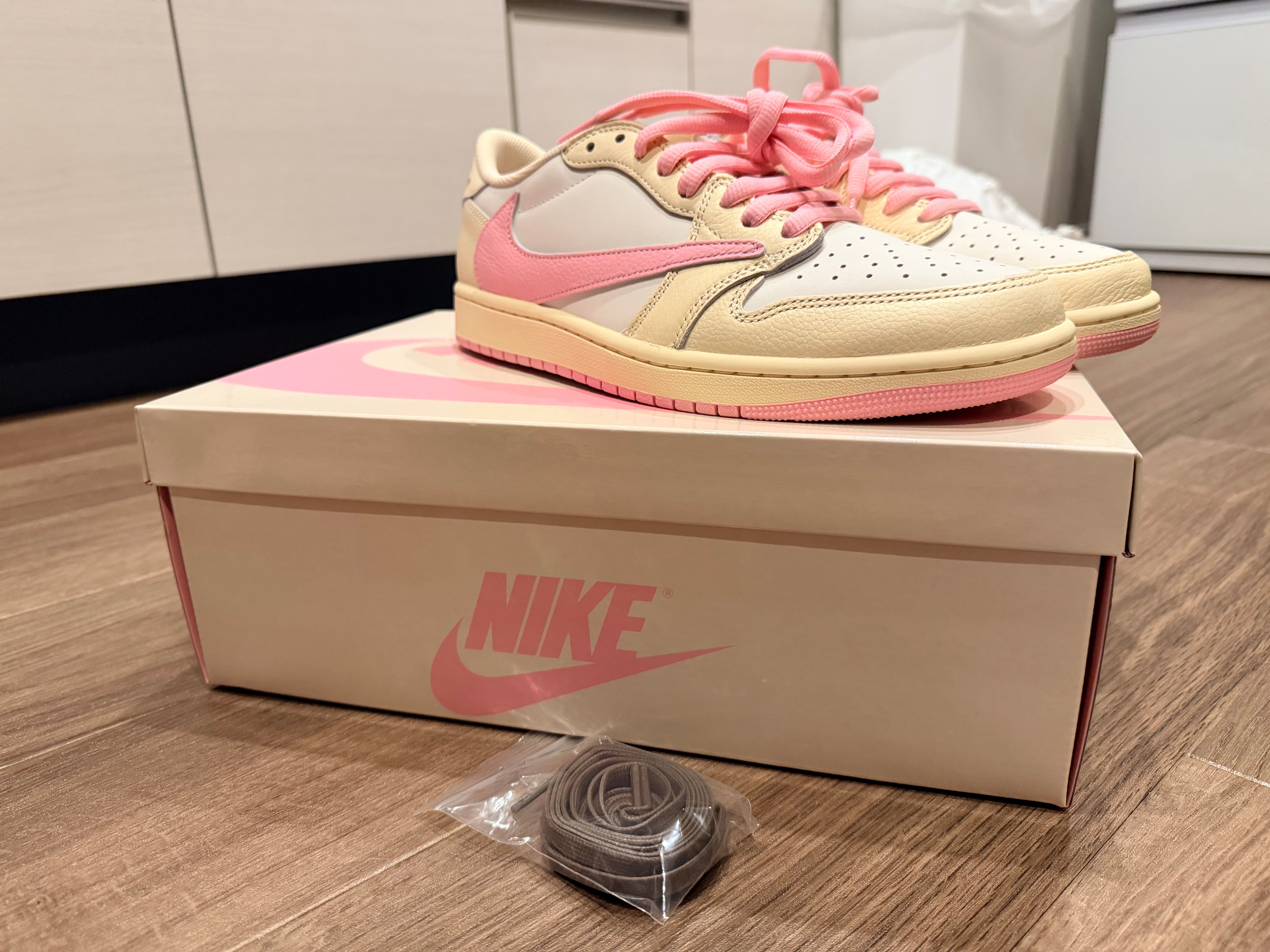 Travis Scott × Nike Air Jordan 1 Retro Low OG "Muslin/Shy Pink"