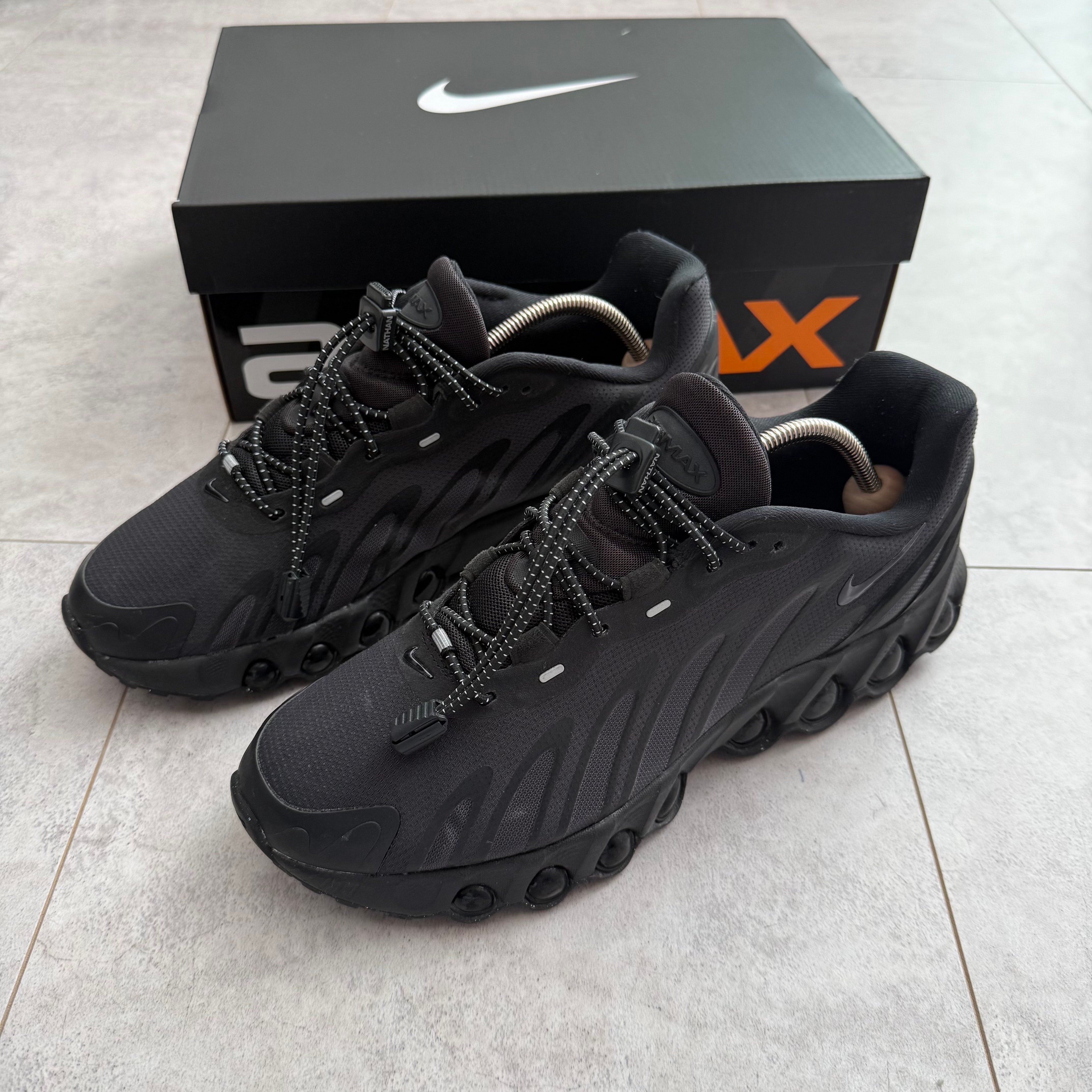 ナイキ エアマックスDN8 "トリプルブラック"