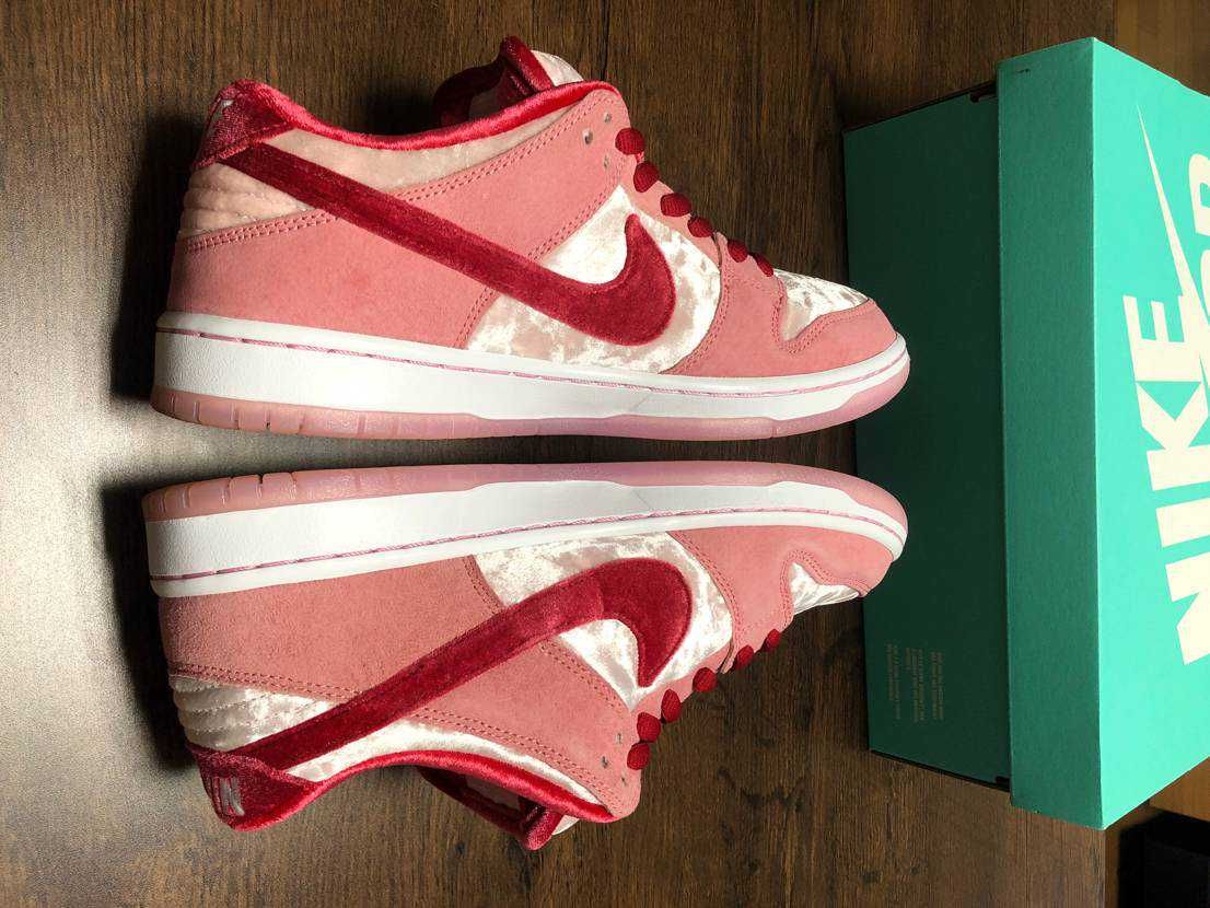 Strangelove × Nike SB Dunk Low "Valentine’s Day"