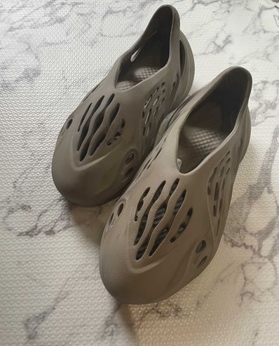 adidas YEEZY Foam Runner "Stone Sage"