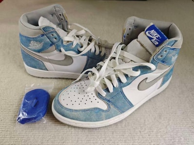 Nike Air Jordan 1 High OG "Hyper Royal"