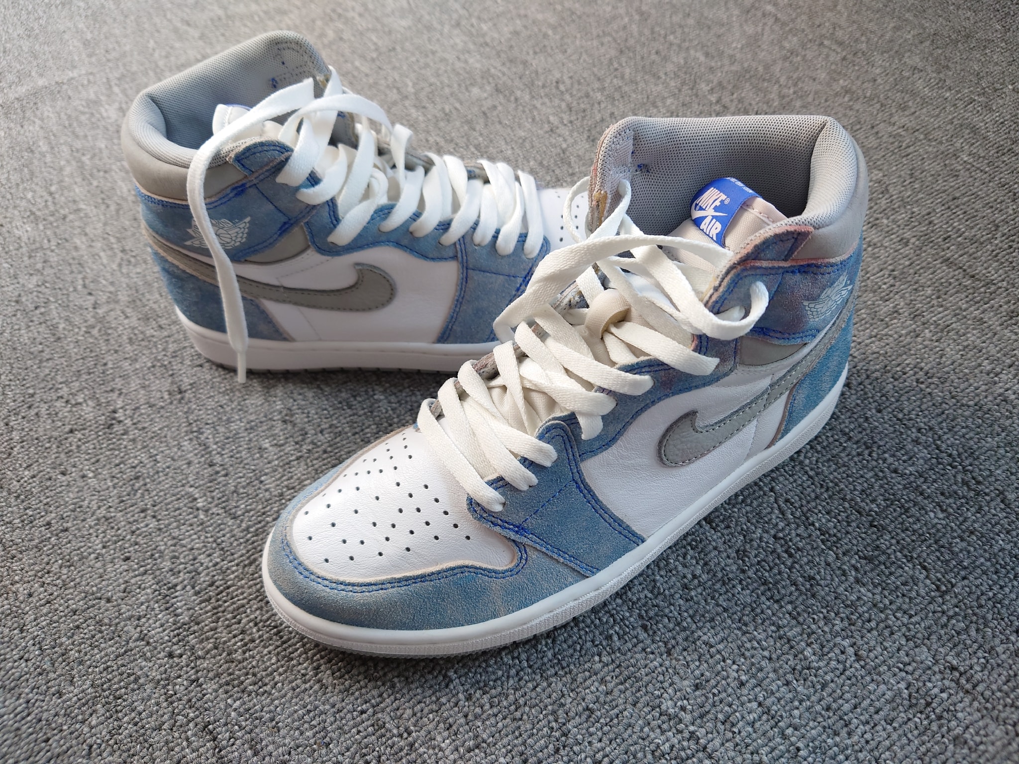 Nike Air Jordan 1 High OG "Hyper Royal"