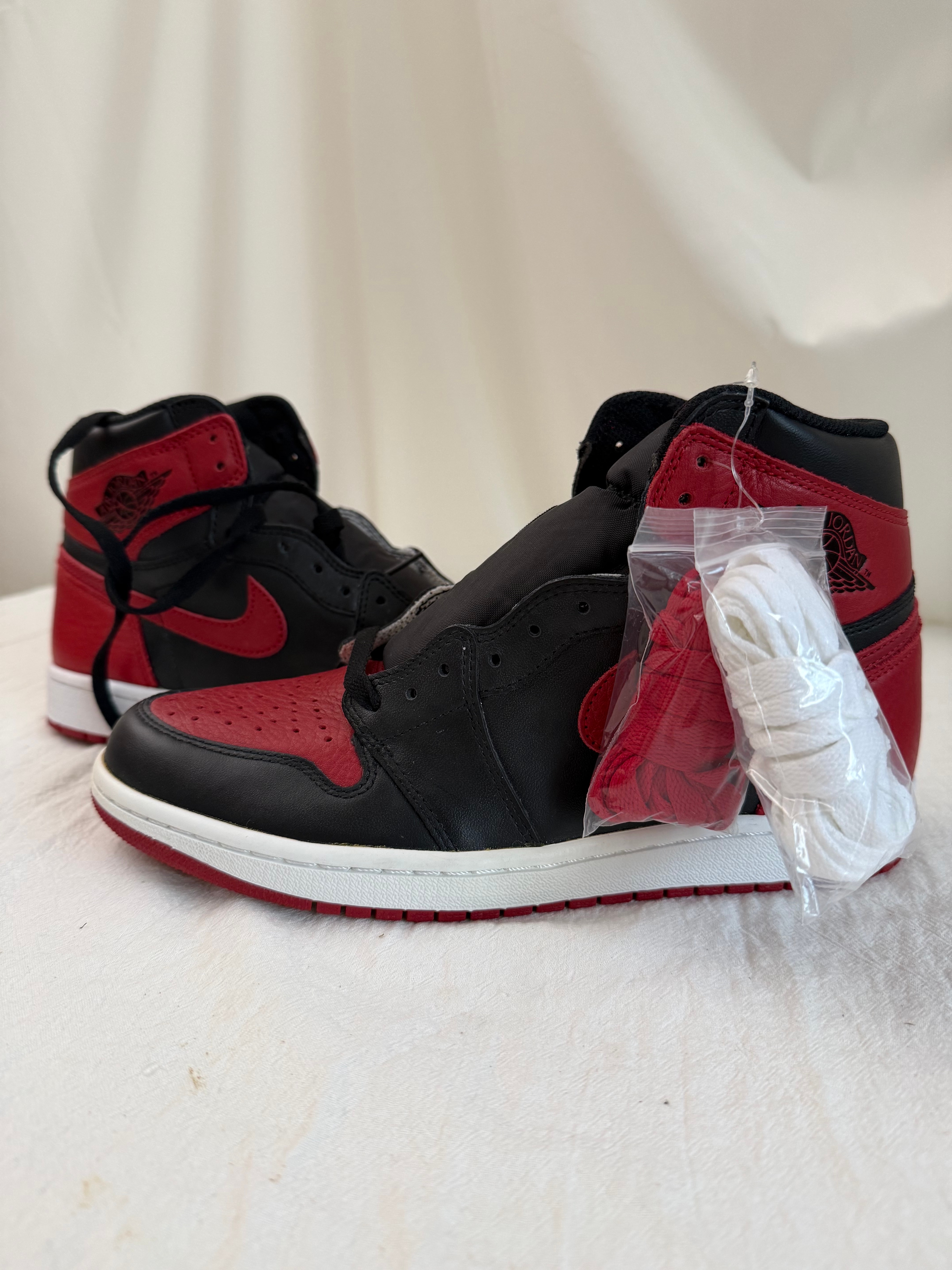 Nike Air Jordan 1 Retro High OG "Bred/Banned"