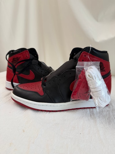 Nike Air Jordan 1 Retro High OG "Bred/Banned"