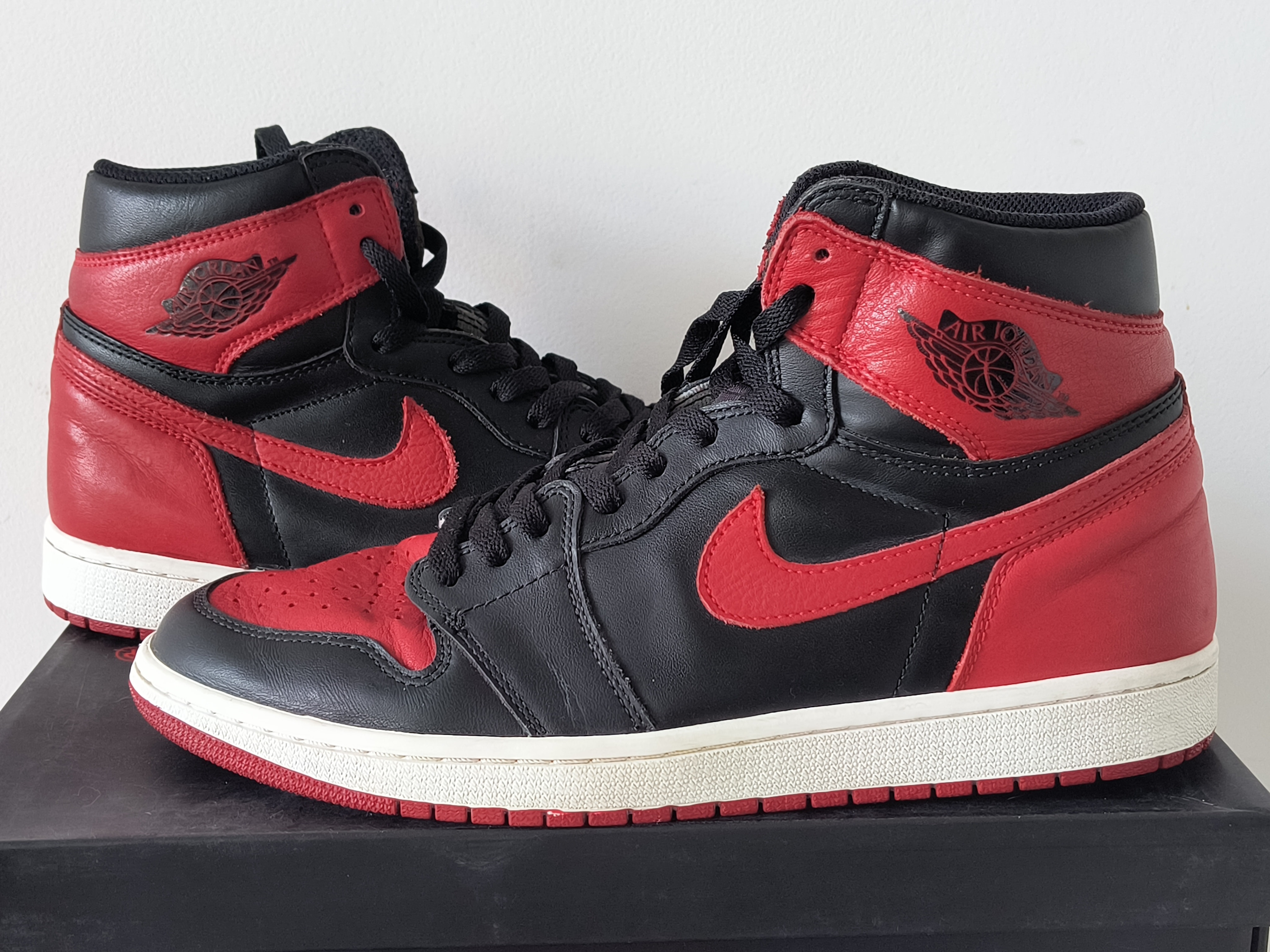 Nike Air Jordan 1 Retro High OG "Bred/Banned"