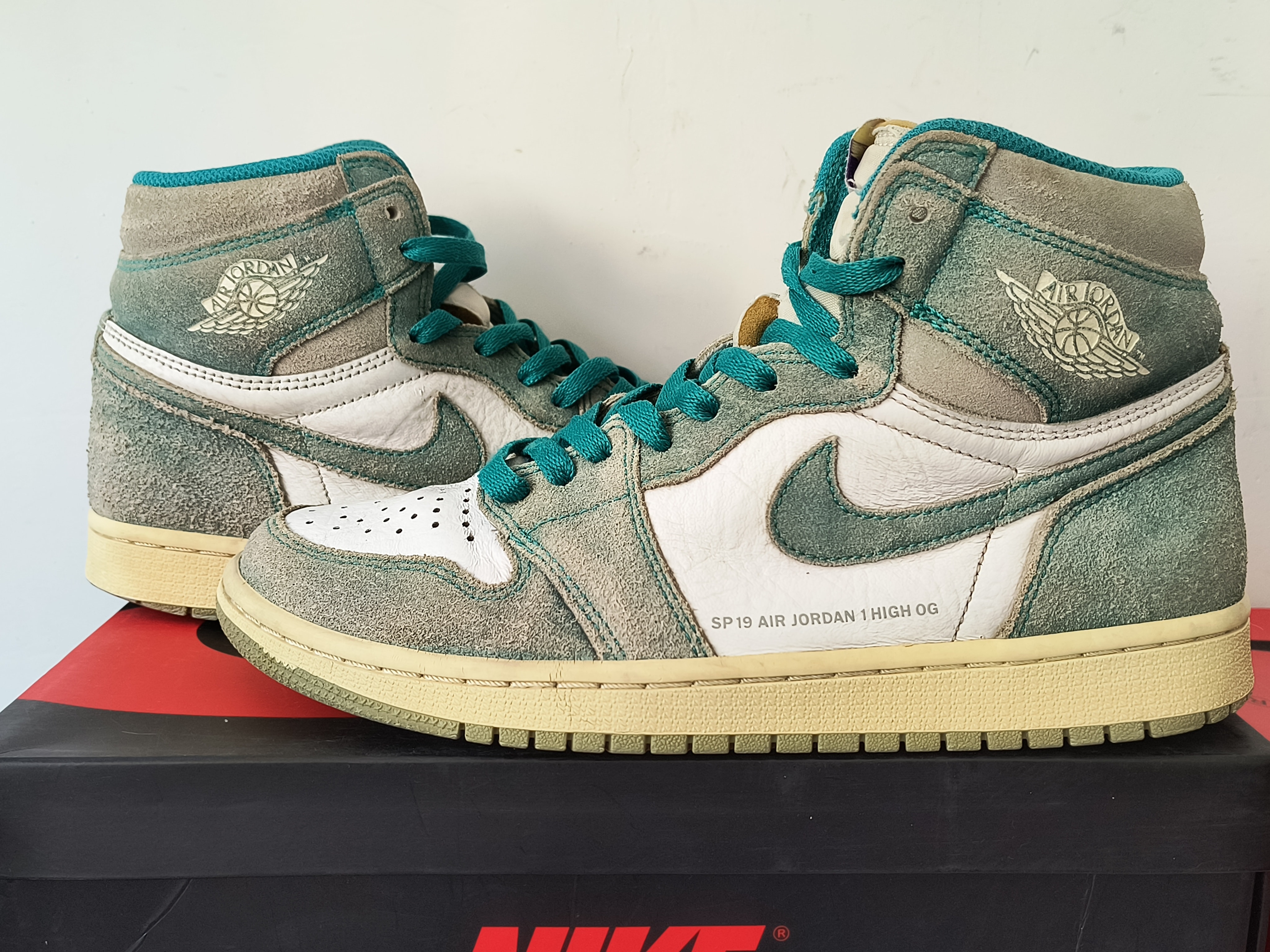 Nike Air Jordan 1 Retro High OG "Turbo Green"