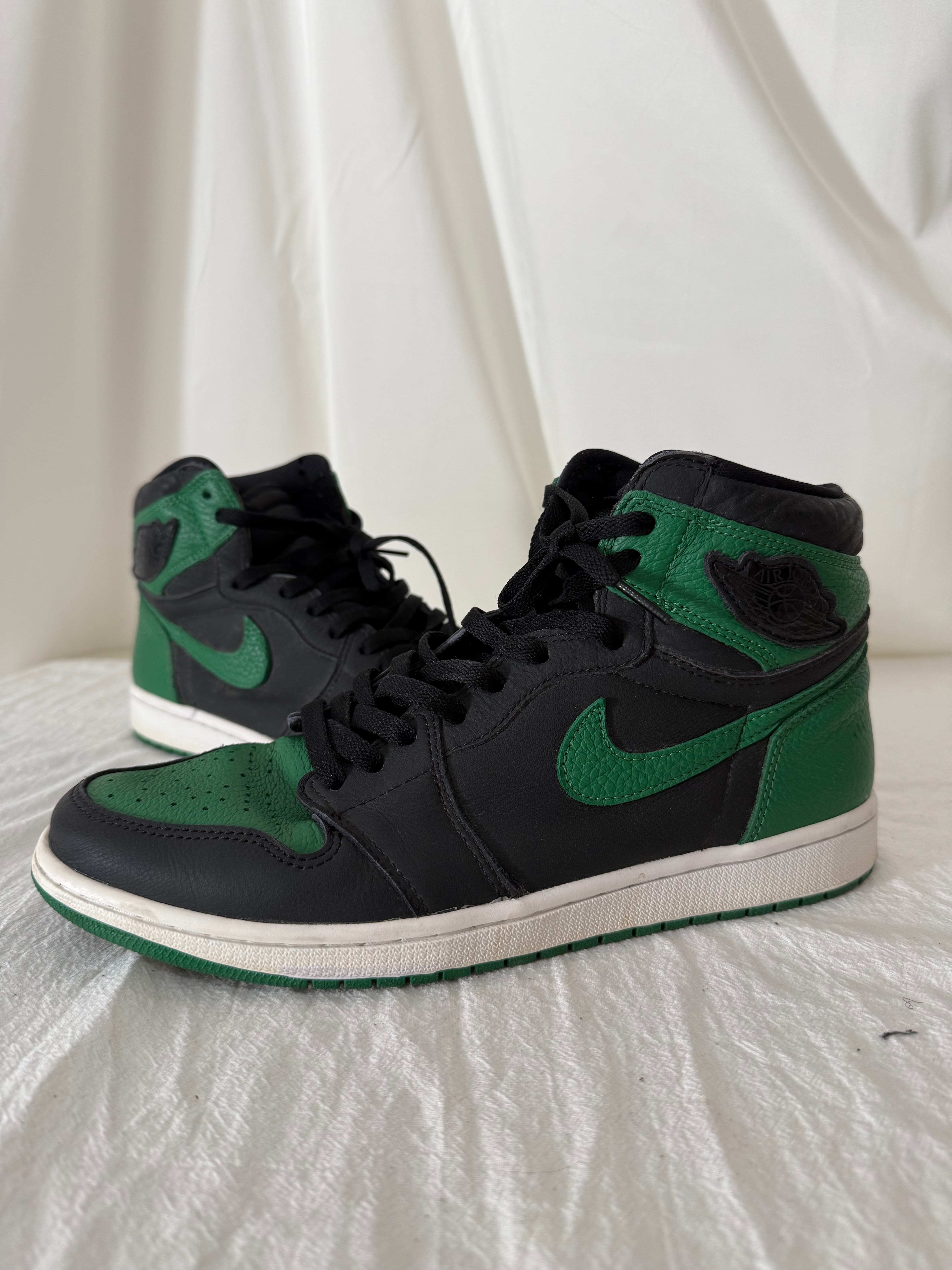 Nike Air Jordan 1 Retro High OG "Black/Pine Green" (2020)