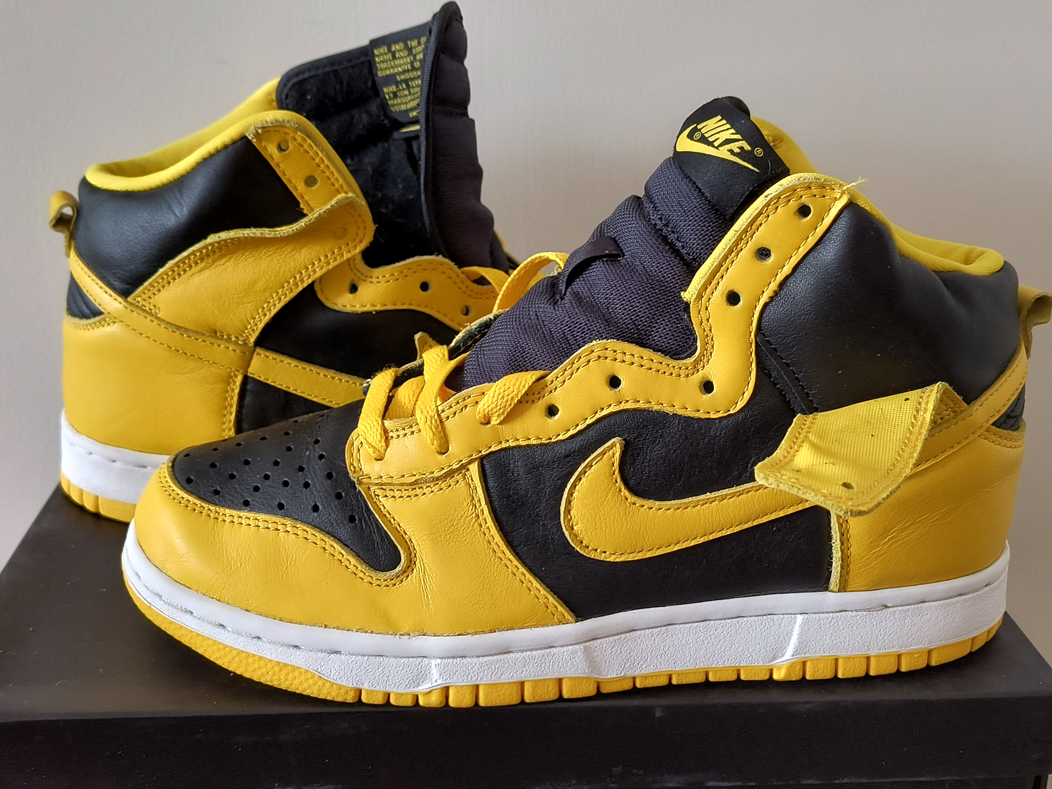 Nike Dunk High "Black/Varsity Maize"