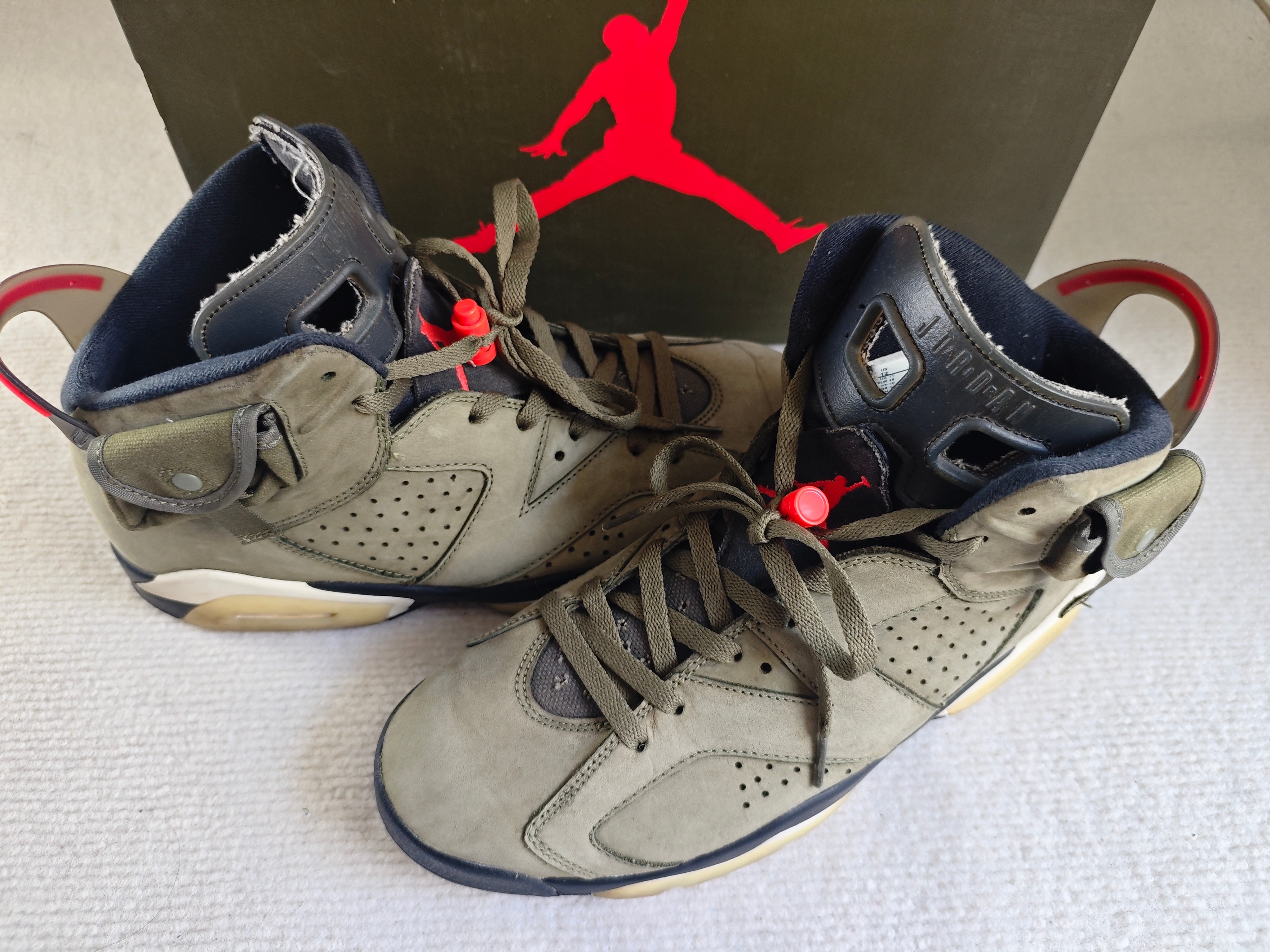 Travis Scott × Nike Air Jordan 6 Retro "Medium Olive"