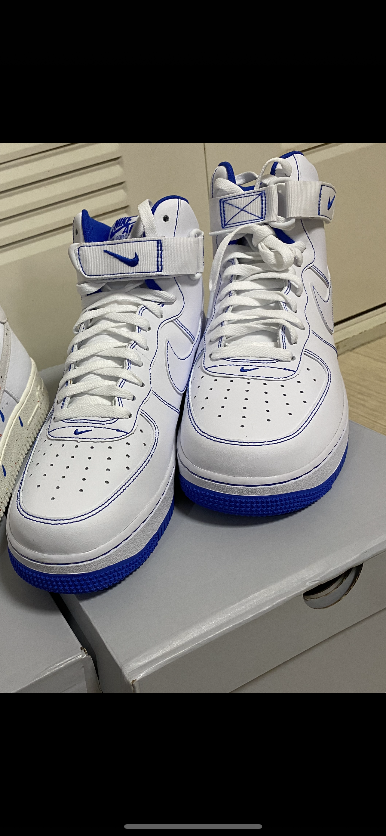 ナイキ エアフォース1 ハイ "ホワイト ロイヤル ブルー コントラスト ステッチ"