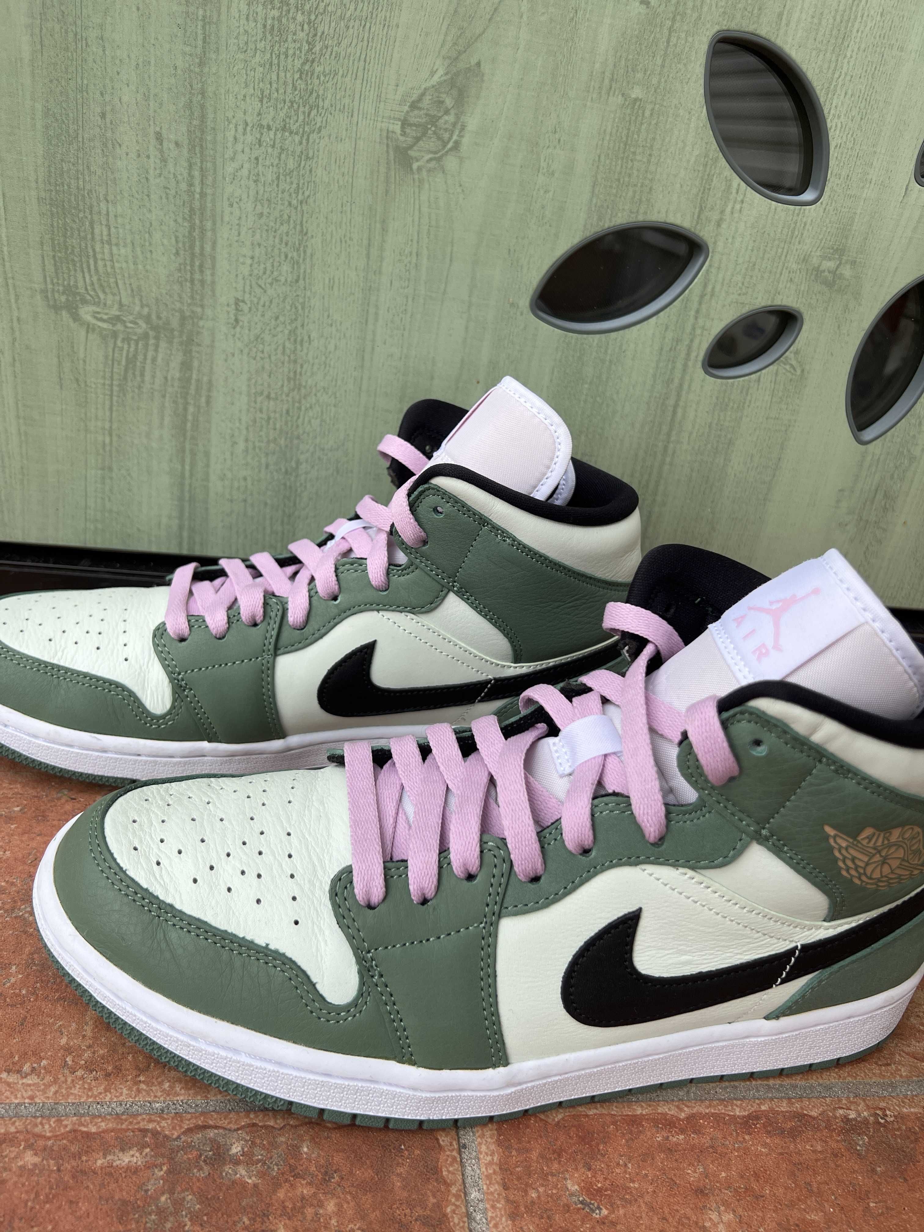 NIKE Women's AIR JORDAN 1 MID SE "DUTCH GREEN"
