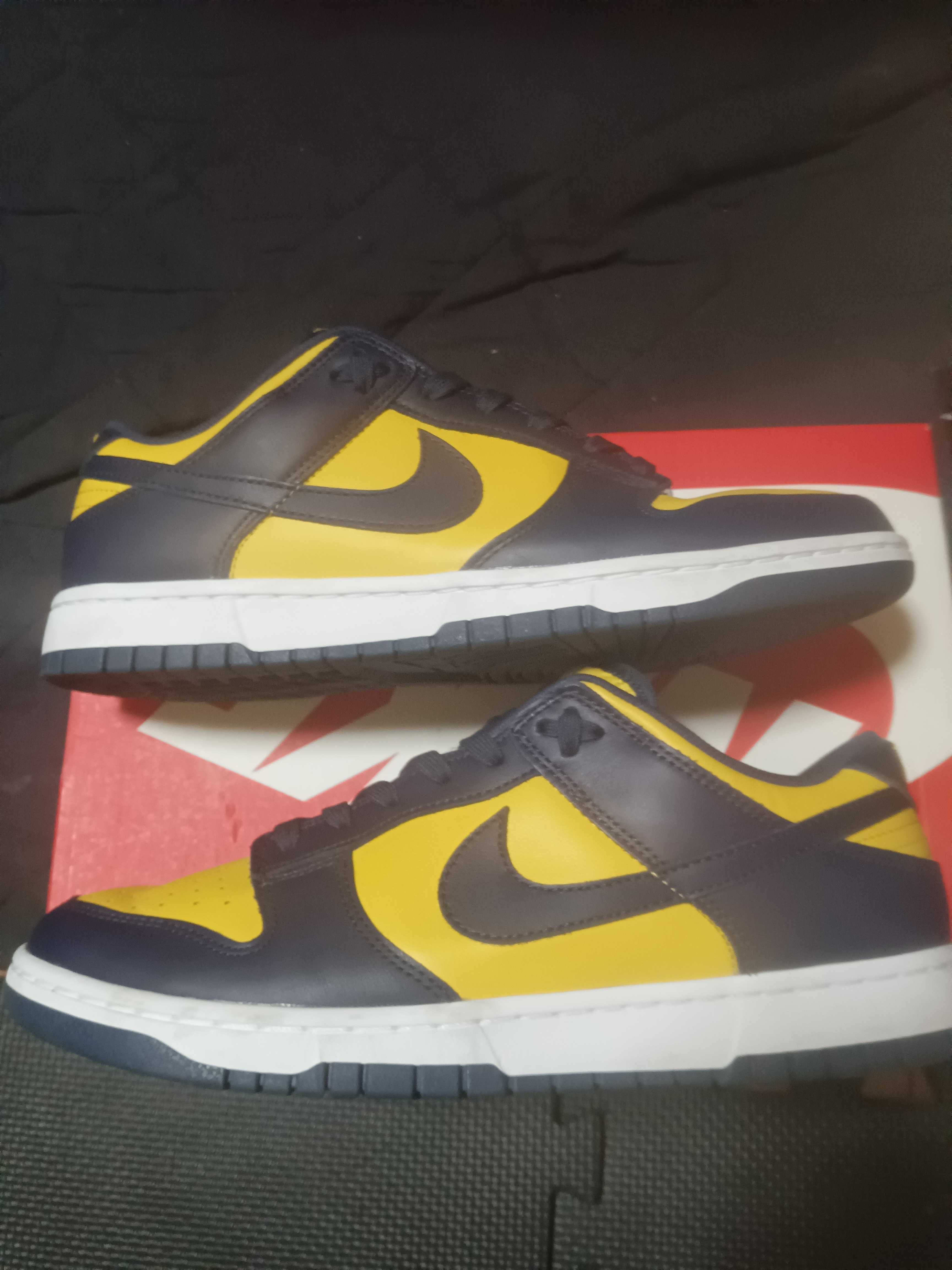 Nike Dunk Low "Michigan"