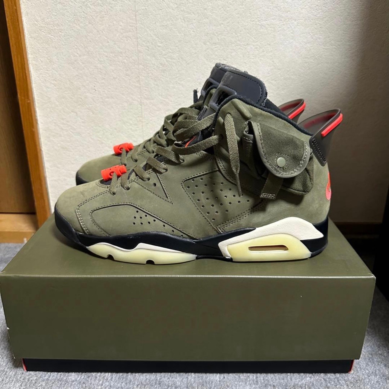 Travis Scott × Nike Air Jordan 6 Retro "Medium Olive"