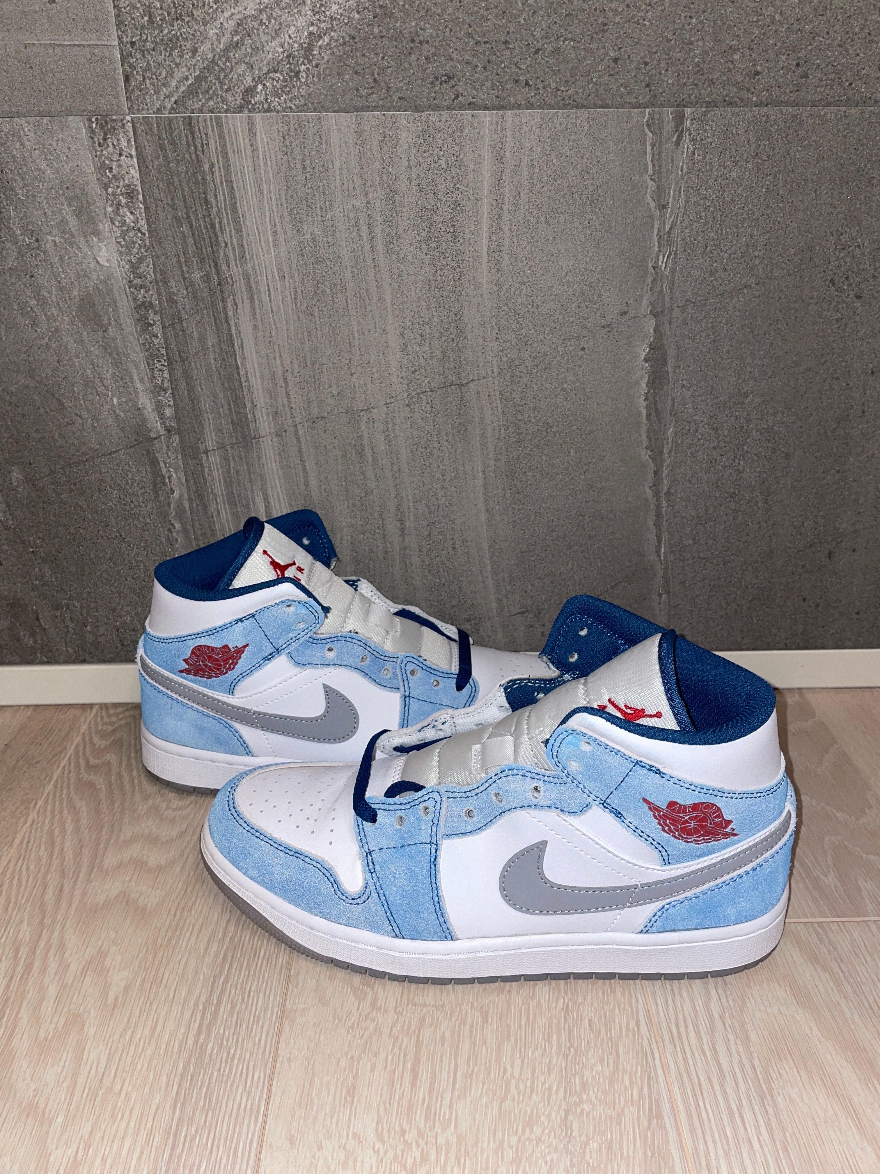 Nike Air Jordan 1 Mid SE "White/Hyper Royal/Red"