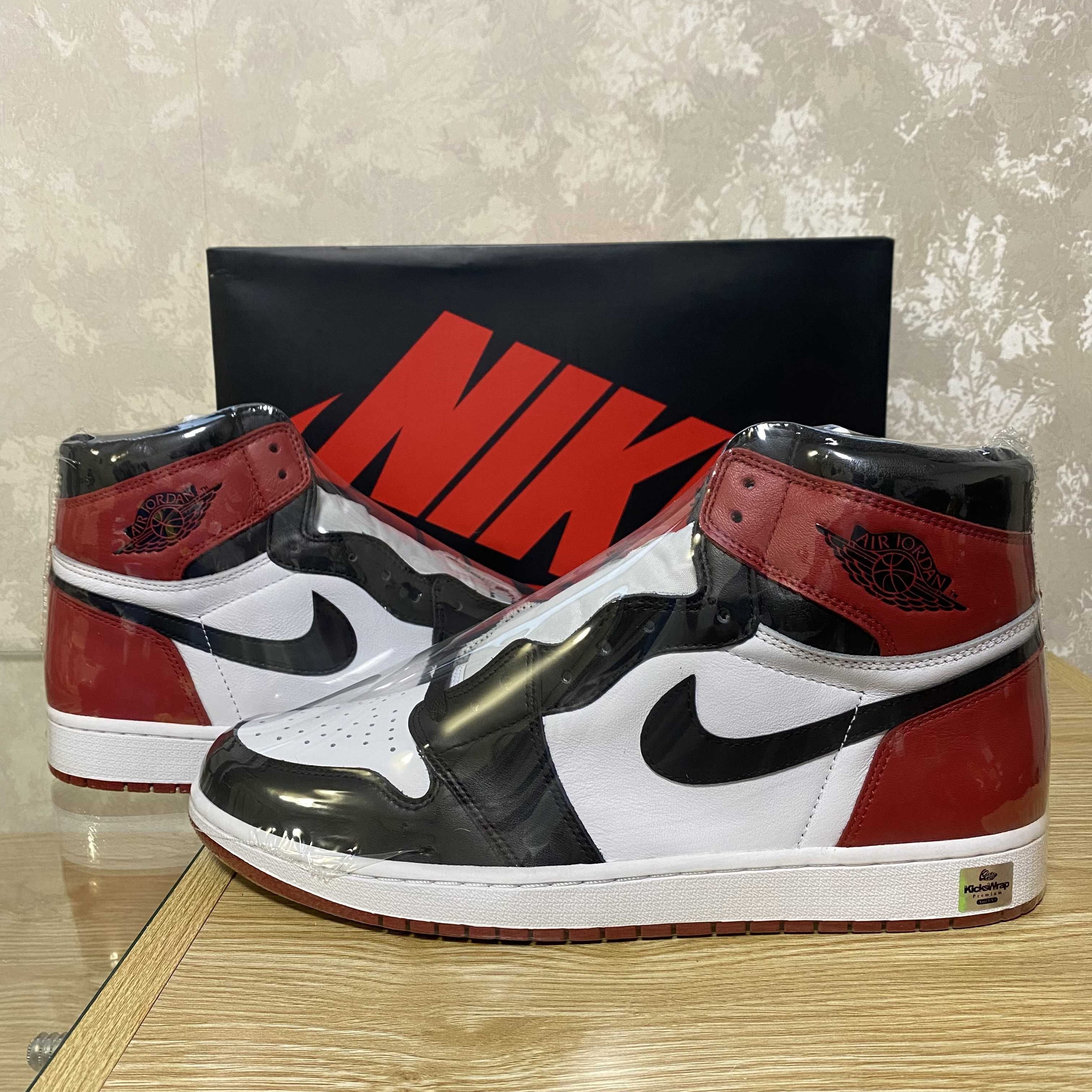 Nike Air Jordan 1 Retro High OG "Black Toe"(2016)