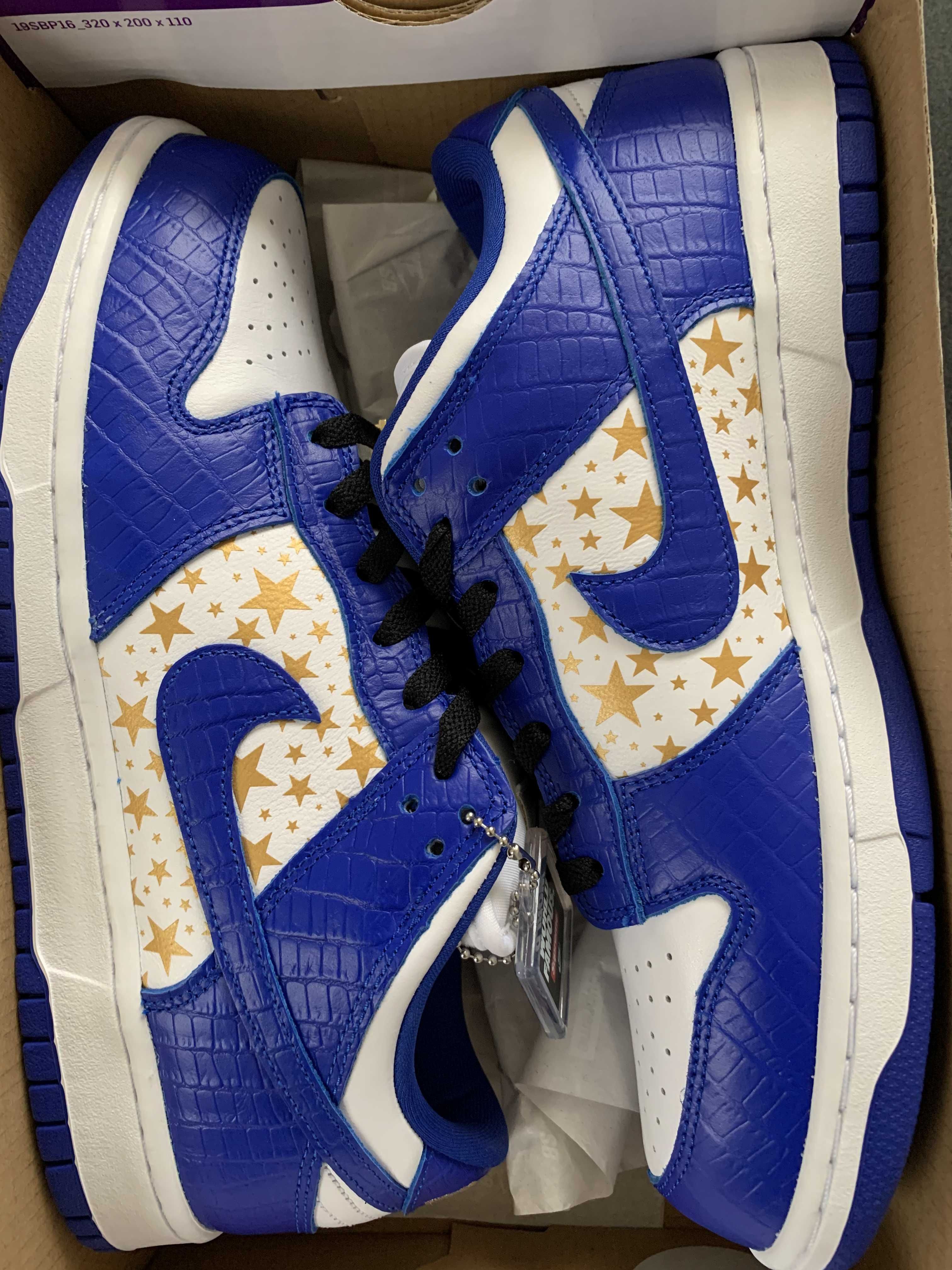 Supreme × Nike SB Dunk Low OG QS Gold Stars "White/Hyper Blue"
