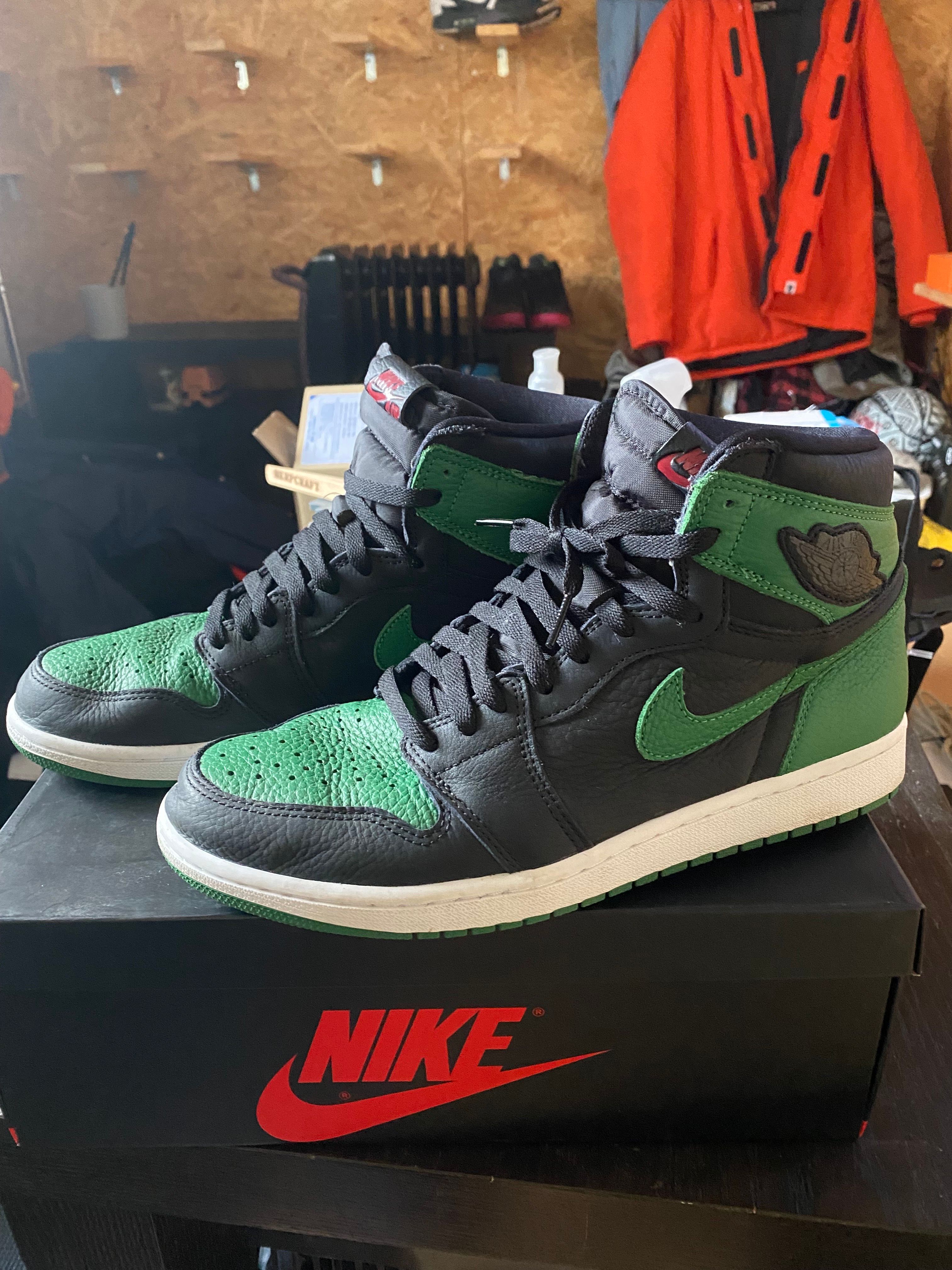 Nike Air Jordan 1 Retro High OG "Black/Pine Green" (2020)