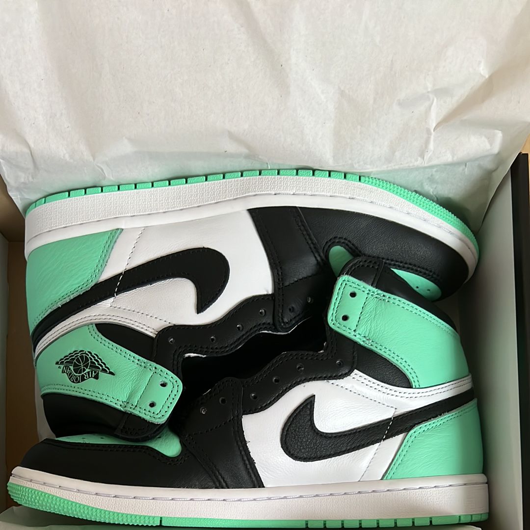 Nike Air Jordan 1 High OG "Green Glow"