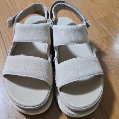UGG Women's Goldenstar Glide "Sand"