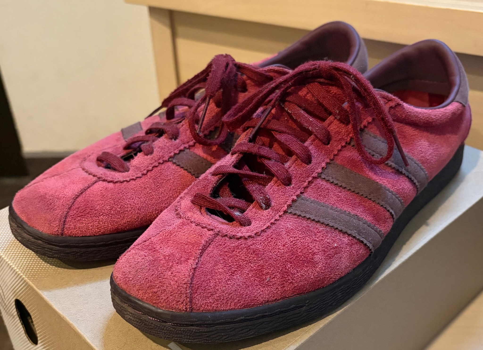 adidas Tobacco Gruen "College Burgundy"