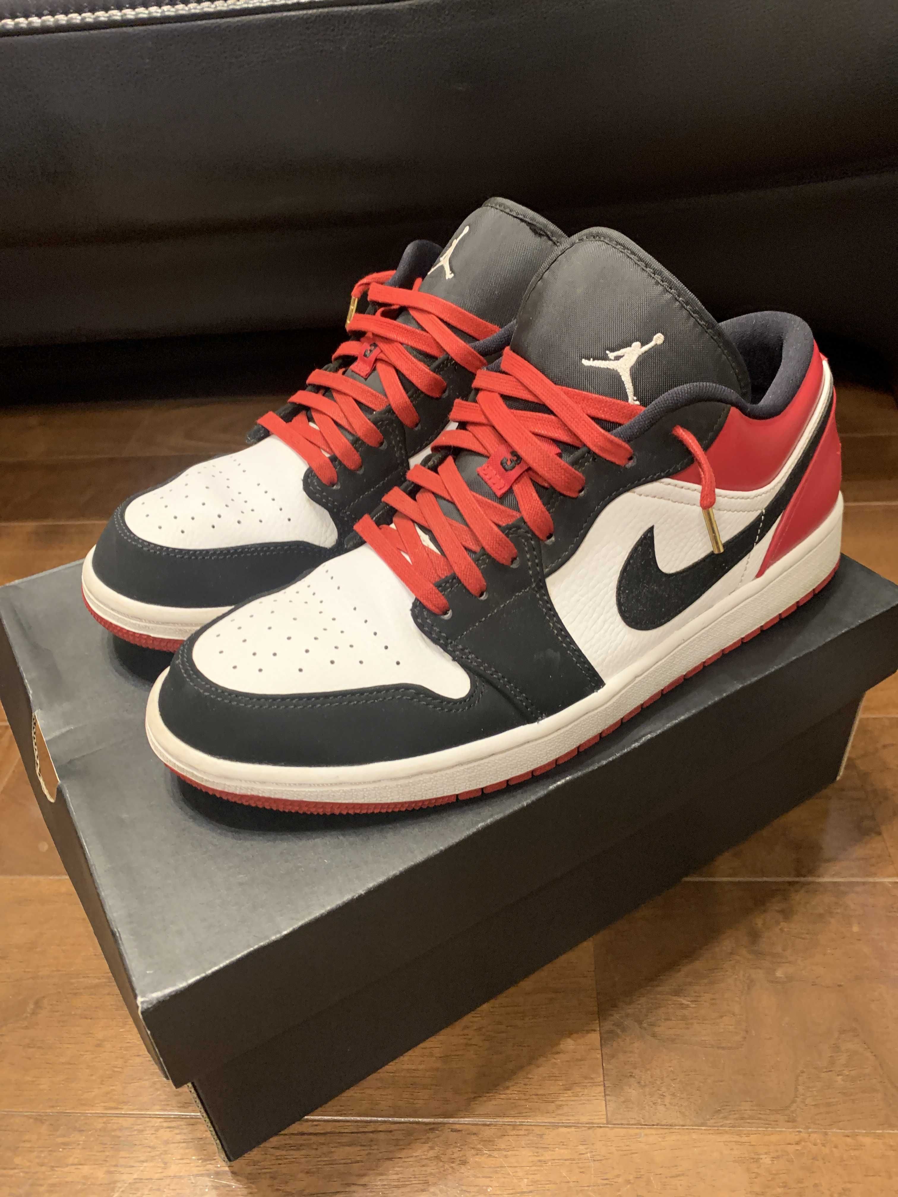 Nike Air Jordan 1 Low "Black Toe"