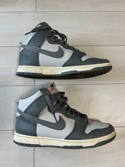 Nike Dunk High Retro SE Vintage "Light Bone and Tumbled Grey"