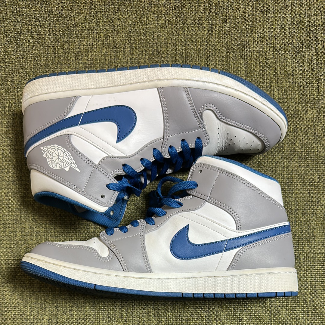 ナイキ エアジョーダン1 ミッド "トゥルーブルー"