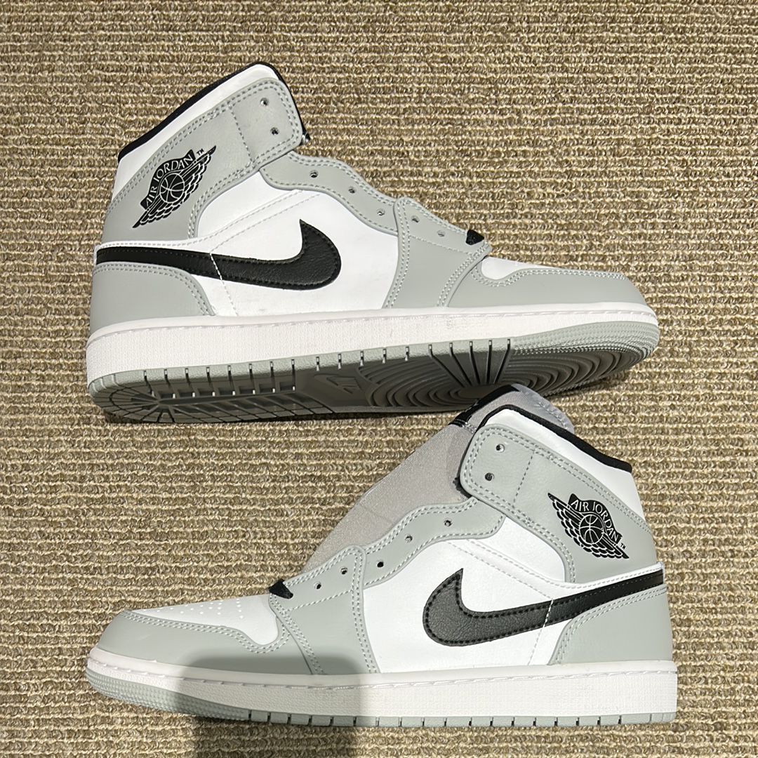 Nike Air Jordan 1 Mid "Light Smoke Grey/White/Black"