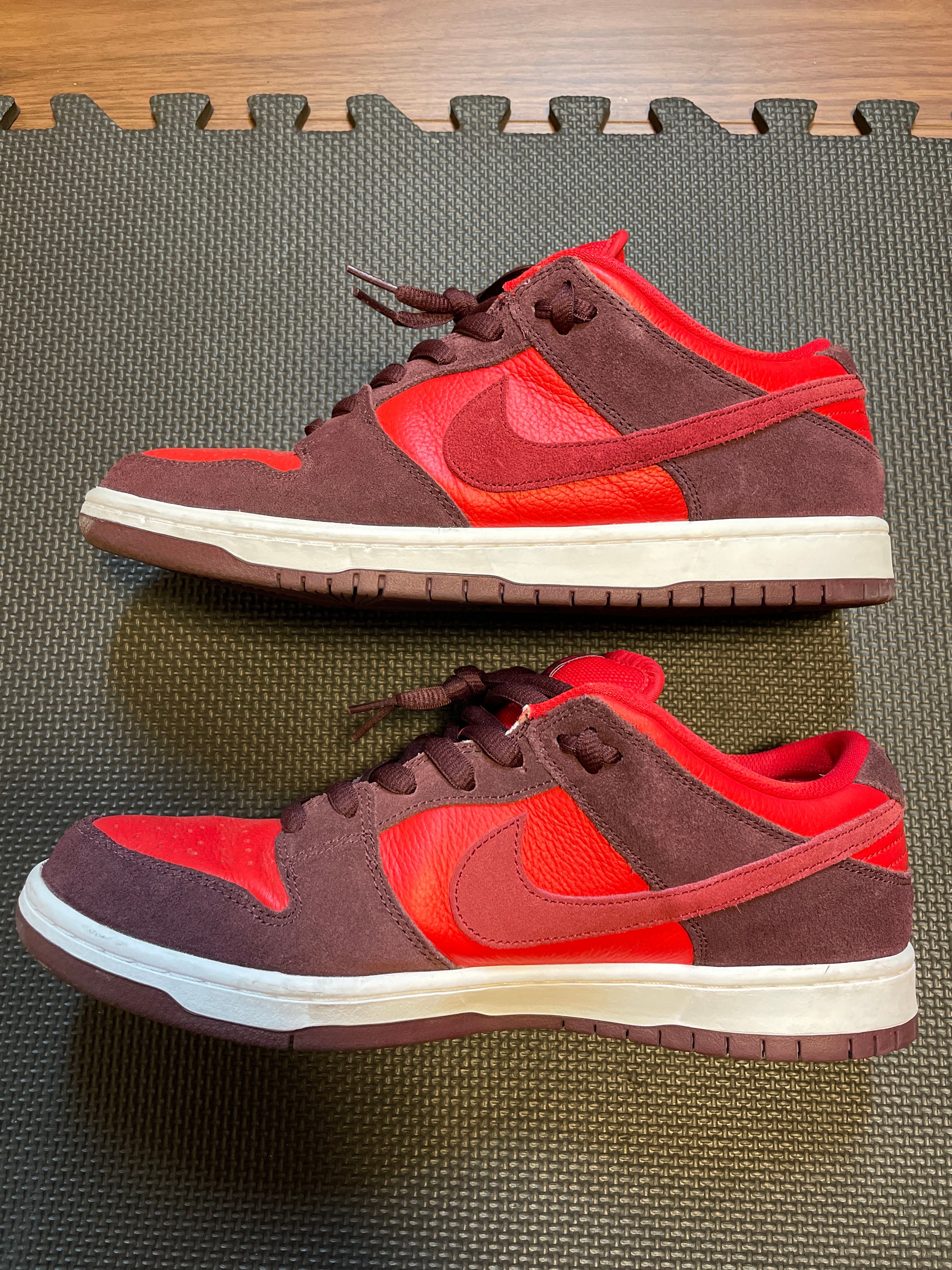Nike SB Dunk Low "Cherry"