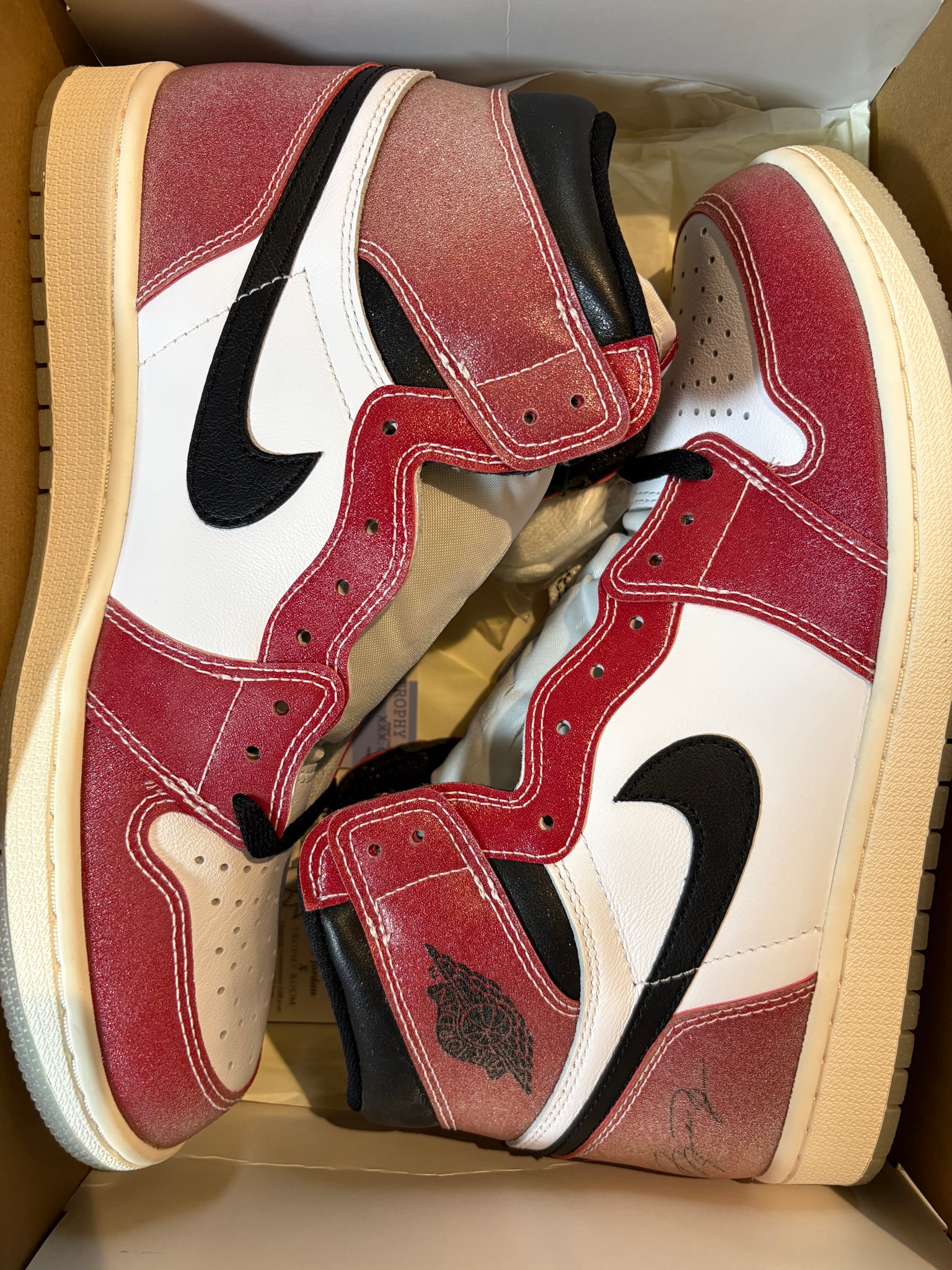 Trophy Room × Nike Air Jordan 1 Retro High "Chicago" (Friends and Family) (Blue Laces)