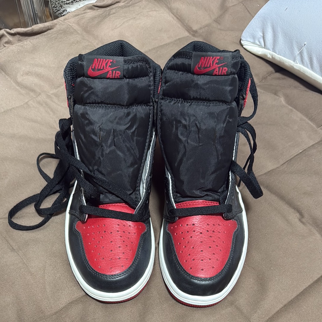 Nike Air Jordan 1 Retro High OG "Bred/Banned" (2016)