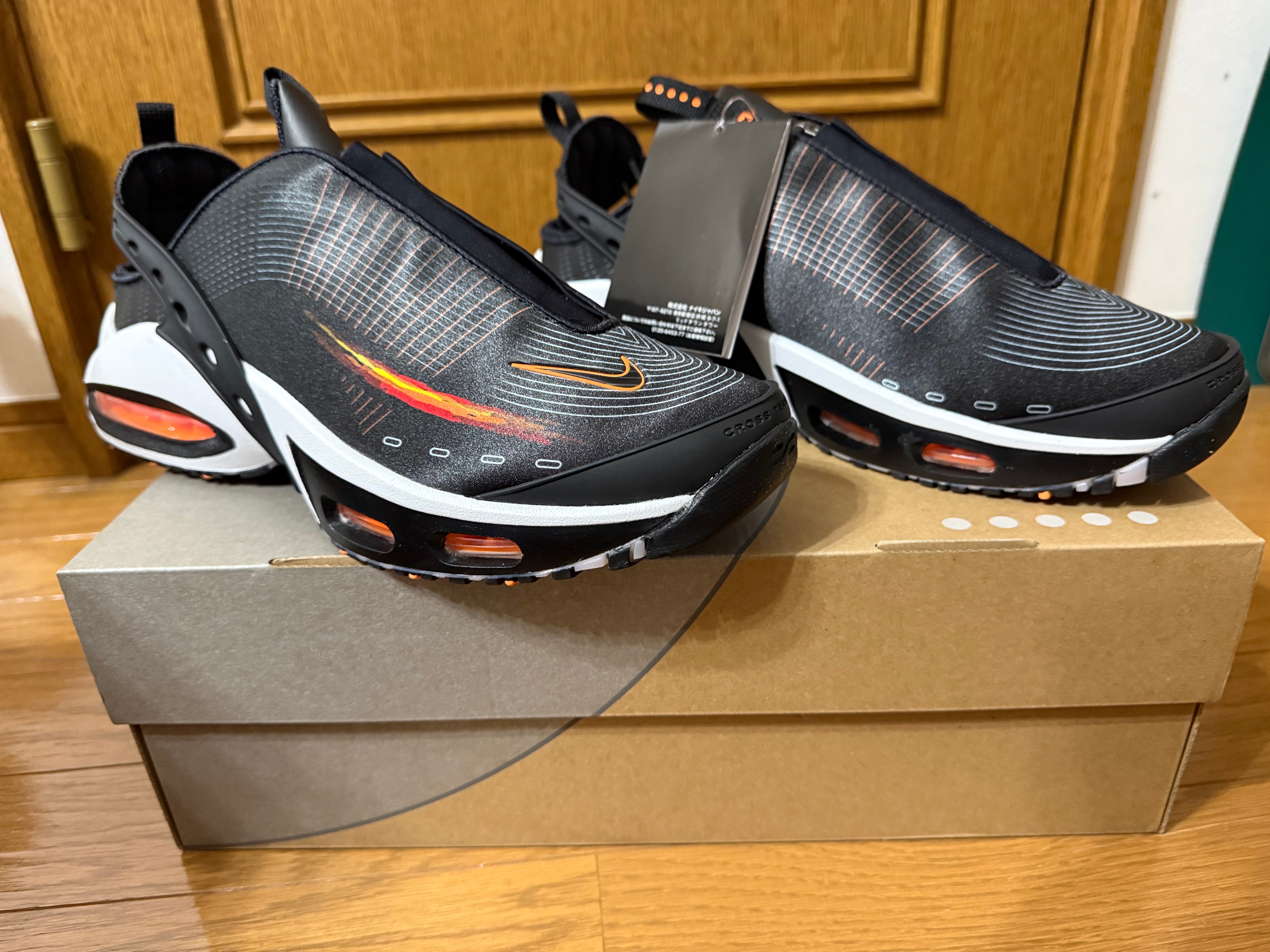 ナイキ ウィメンズ エアマックス クレイズ "ブラック/ブライトシトラス"