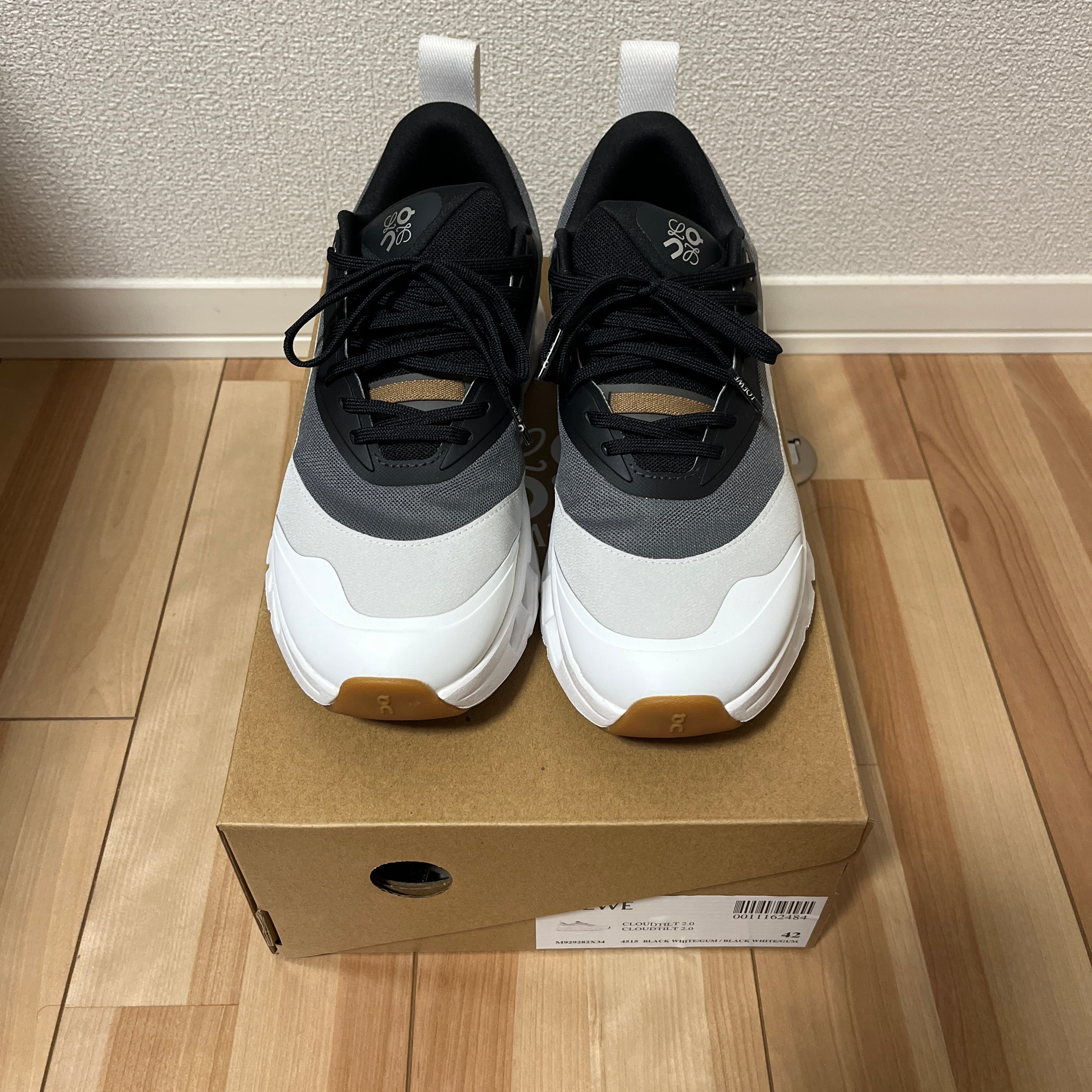 ロエベ × オン クラウドティルト2.0 "ブラックホワイト/ガム"